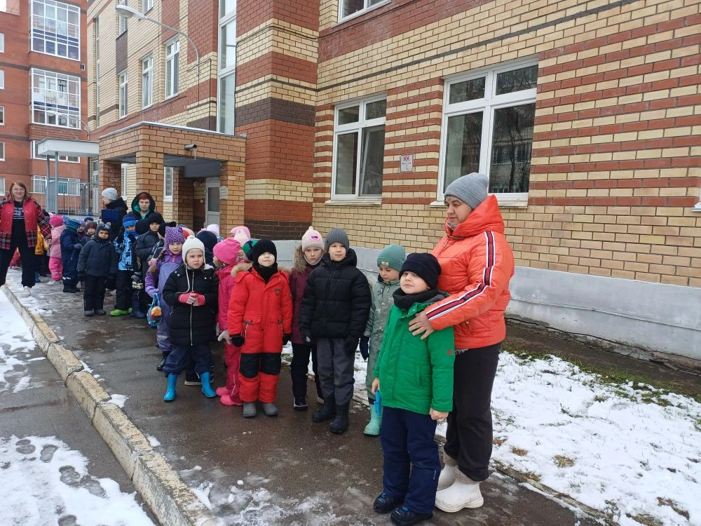 Тревога учебная, навыки настоящие!👍 Сегодня в детском саду прошла эвакуационная тренировка. Вводная 