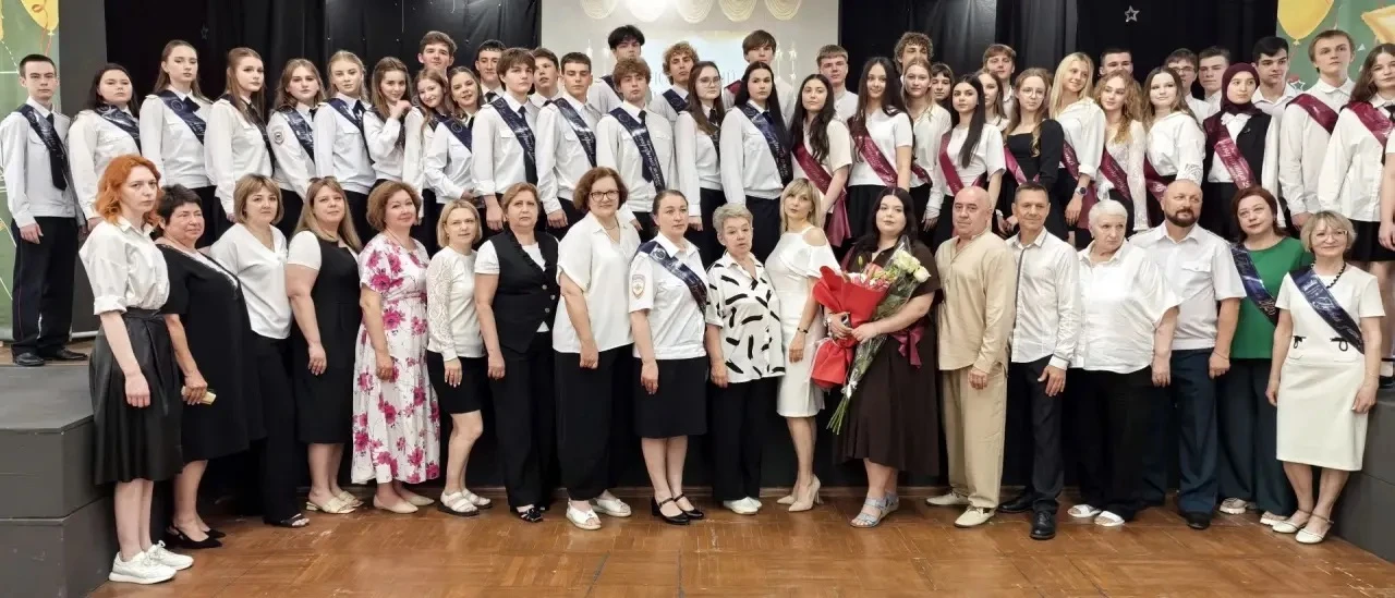 🔔💐Последний школьный звонок для обучающихся 11а и 11п классов!   ✍️26 мая в школе торжественно прозв