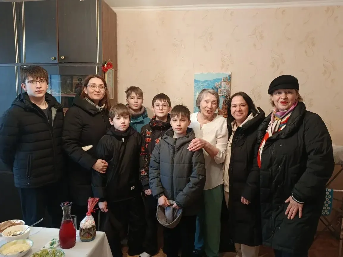🌷 Светлые дела в Светлую Пасху  Гимназисты 5б и 8б классов вместе с родителями и кл.руководителями М