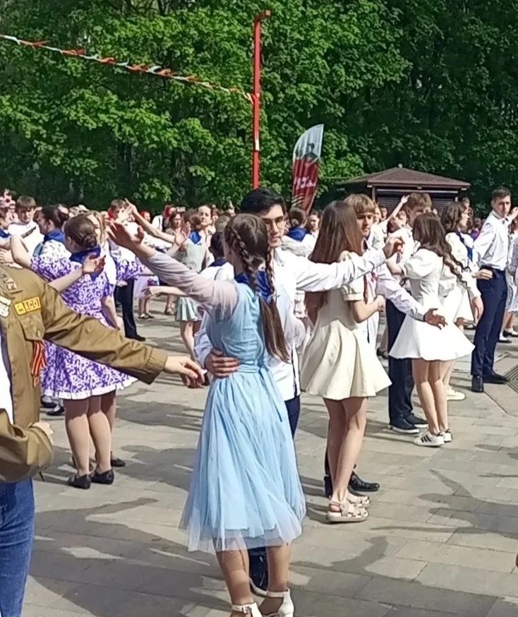 🎖️ ВЕЛИКАЯ ПОБЕДА. ВАЛЬС ПОБЕДЫ🎖️   Сегодня учащиеся 11Б Гладилина Яна и Баурин Илья стали частью не