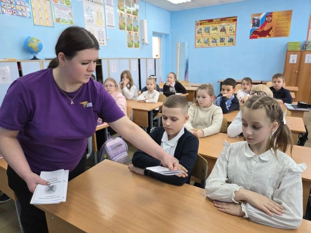 📣 Итоги прошедшей недели в школе №11🏫  🎎Начали неделю с важного события — открытия Года единства нар