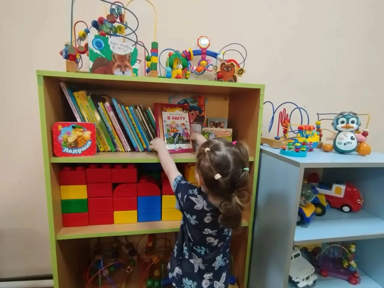 🌟 В ясельной группе «Клубнички» прошла замечательная акция «Подари книгу детскому саду»! 📚❤️ Кажда