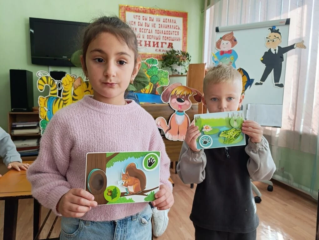 🍁 Сотрудники Центральной детской библиотеки города Гурьевска пригласили ребят из средн...