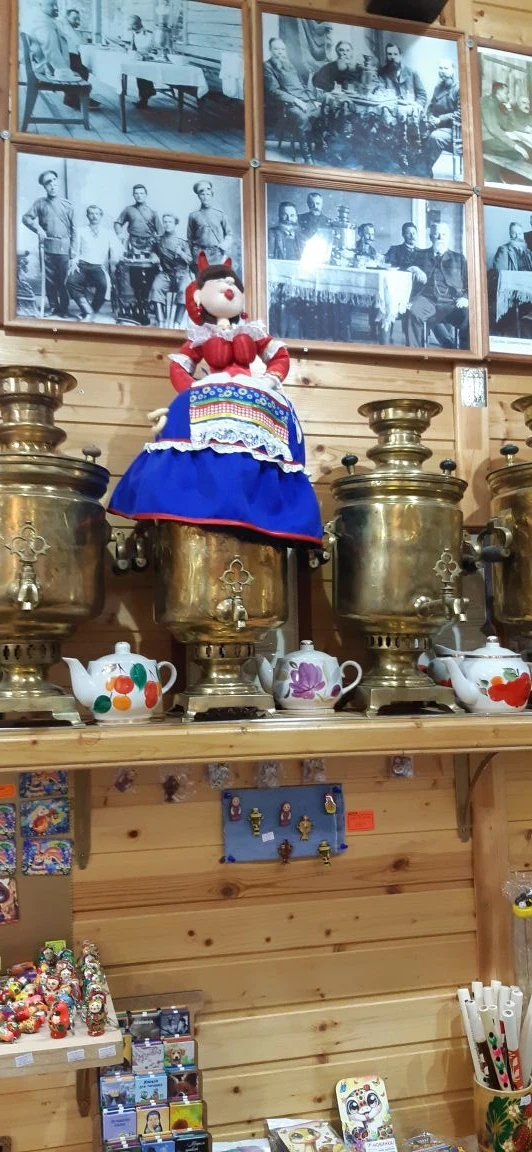 Лицеисты - участники туристических путешествий, экскурсий, походов. Они с интересом исследуют родной