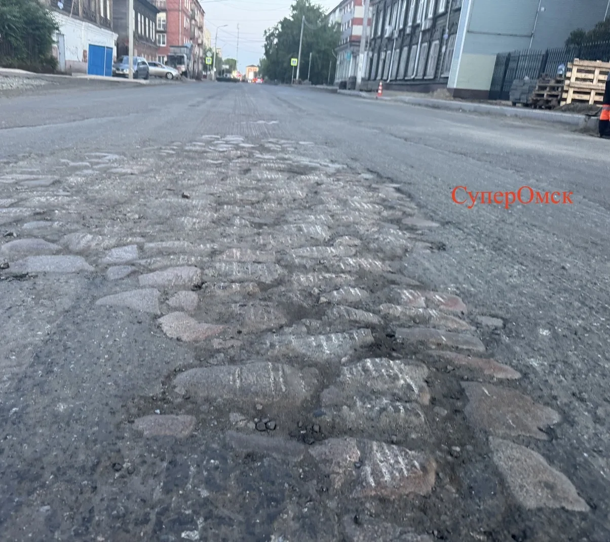 В Омске переделывают улицу Пушкина с царской брусчаткой в основании.
