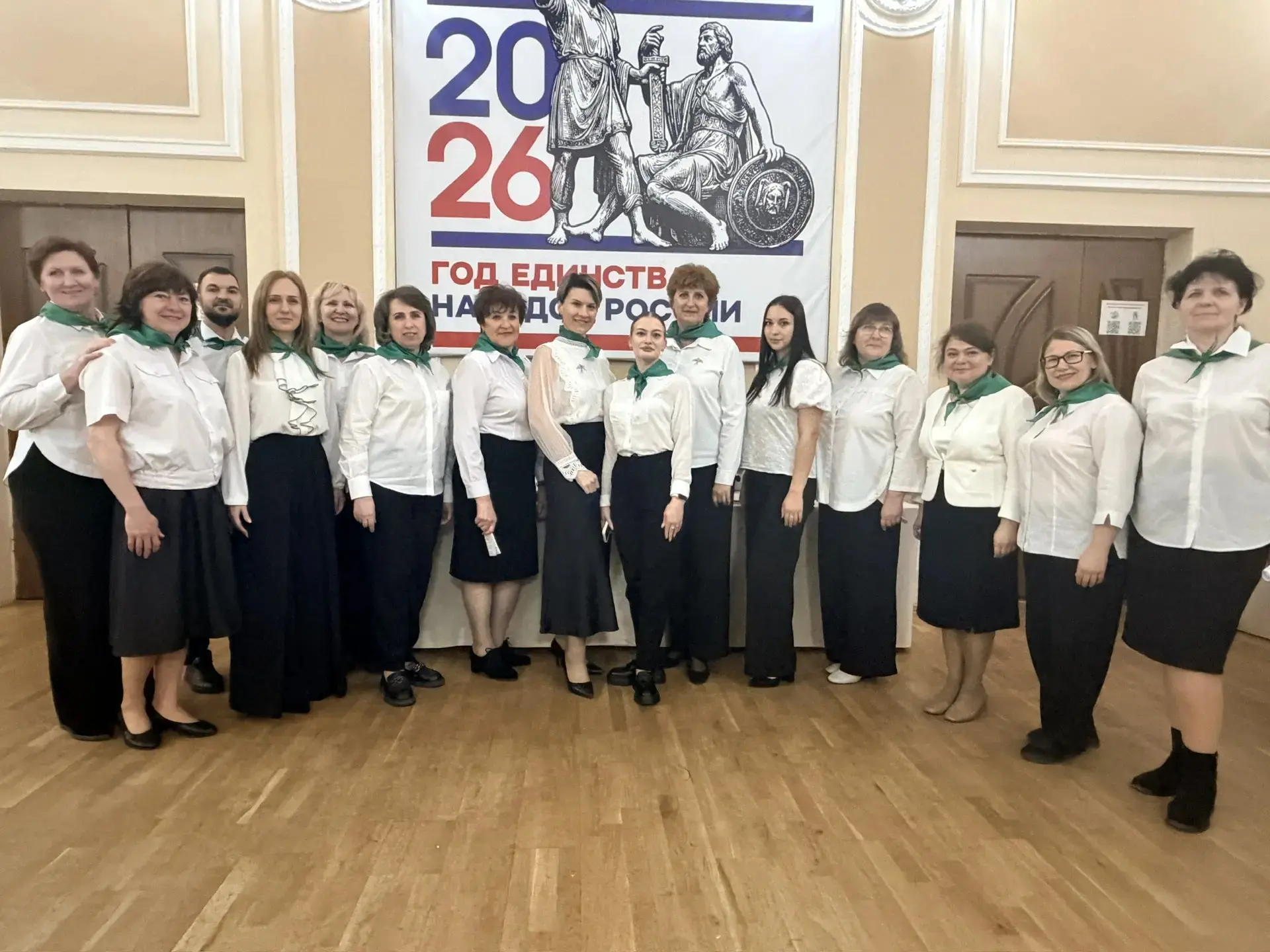 НАШИ УЧИТЕЛЯ-ЗВЕЗДЫ СЦЕНЫ!  ✏️В районном Доме Культуры прошёл смотр коллективов по исполнению патрио