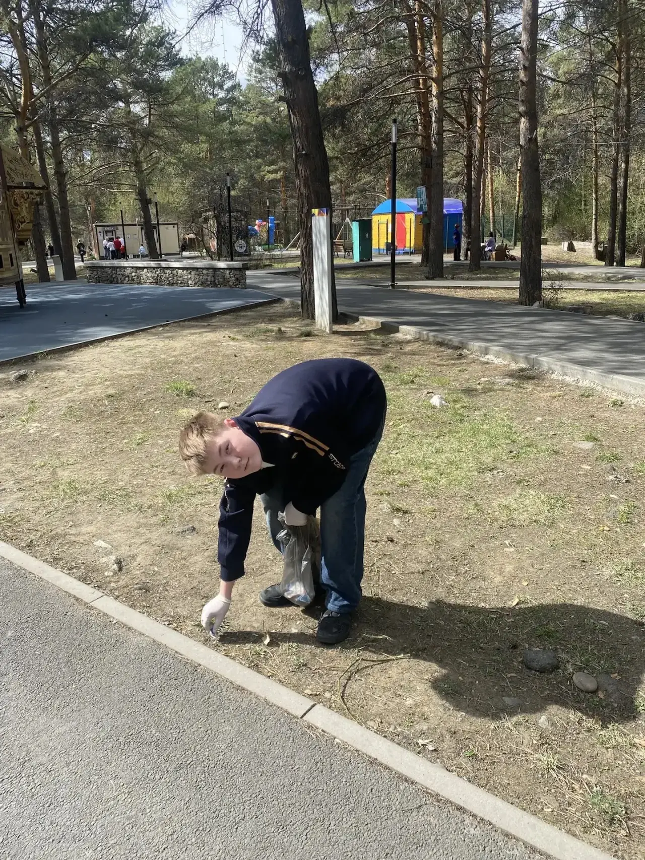 🌿 Субботник в городском парке: готовимся к 9 Мая вместе!  Сегодня, 7 мая, обучающиеся нашей школы вы