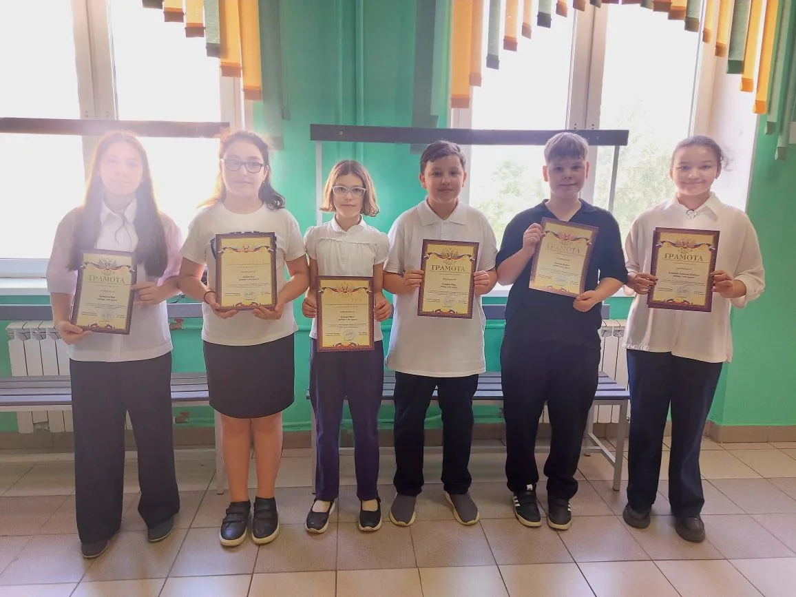 ТОРЖЕСТВЕННЫЕ ЛИНЕЙКИ НА ДАНИЛОВСКОЙ НАБЕРЕЖНОЙ  🎓 Сегодня в корпусе на Даниловской набережной нашей