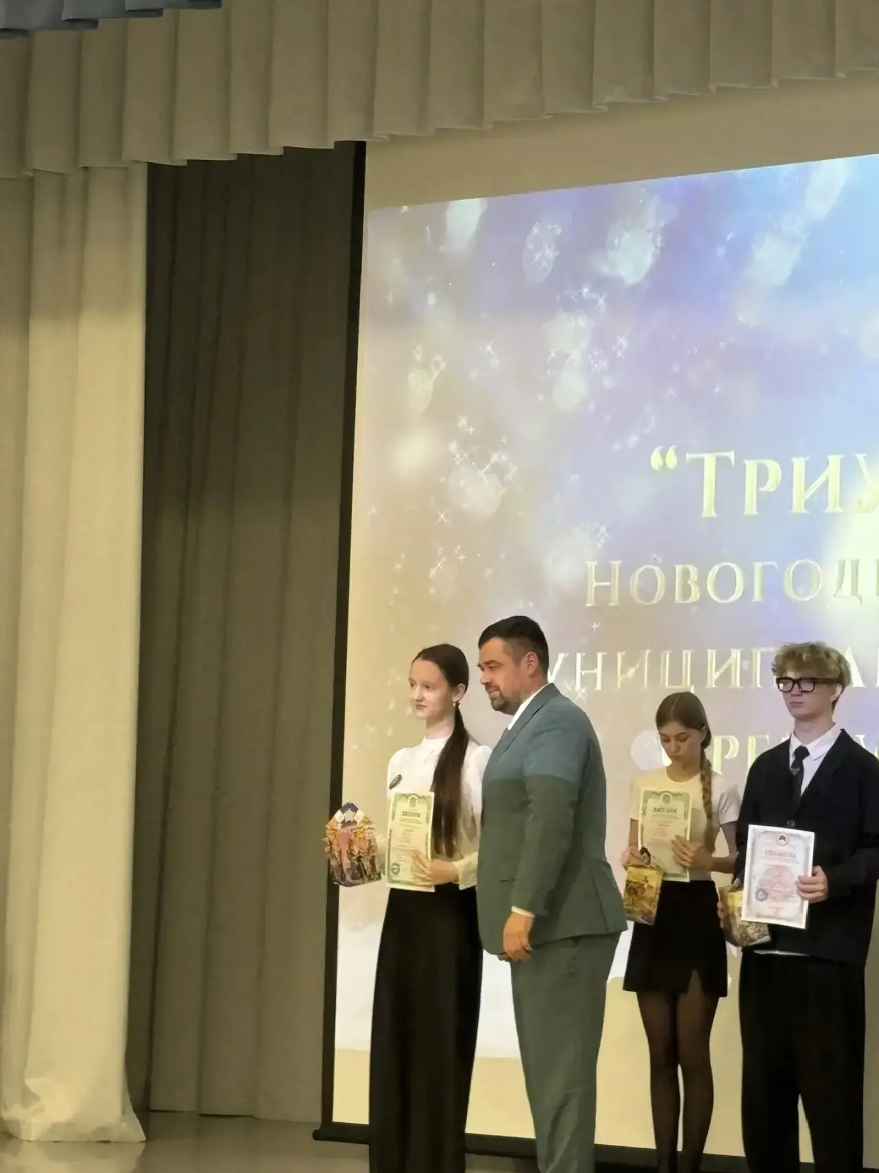 22 декабря состоялся торжественный новогодний приём главы МО Оренбургский район талантливой молодежи