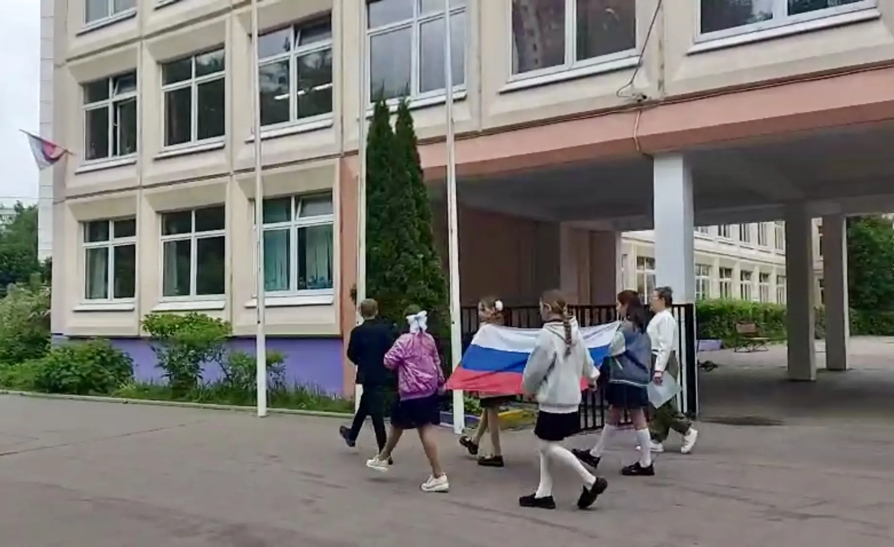 Церемония поднятия флага