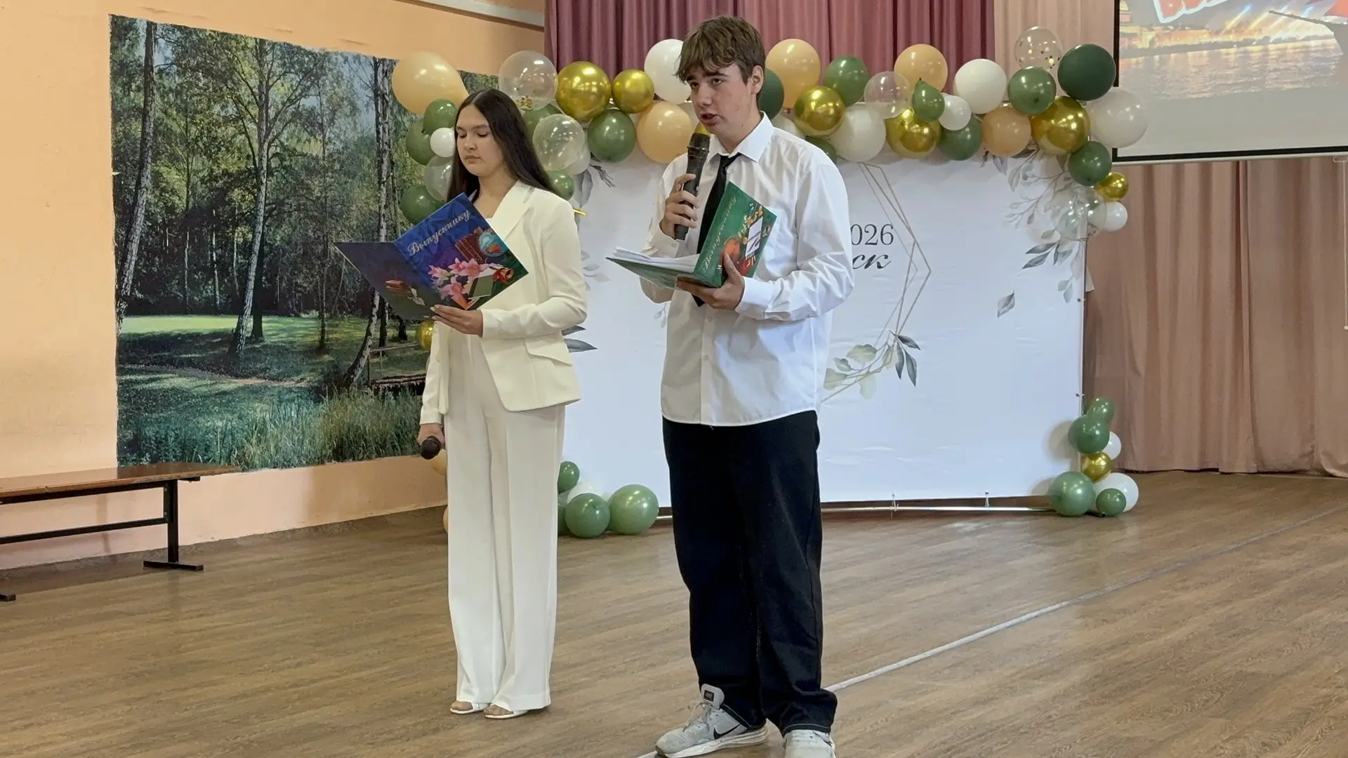 Алые паруса ждут! ⛵️🎓

Сегодня выпускники 9 «А-н» и 9 «Б-н» классов подняли якоря и отправились в б