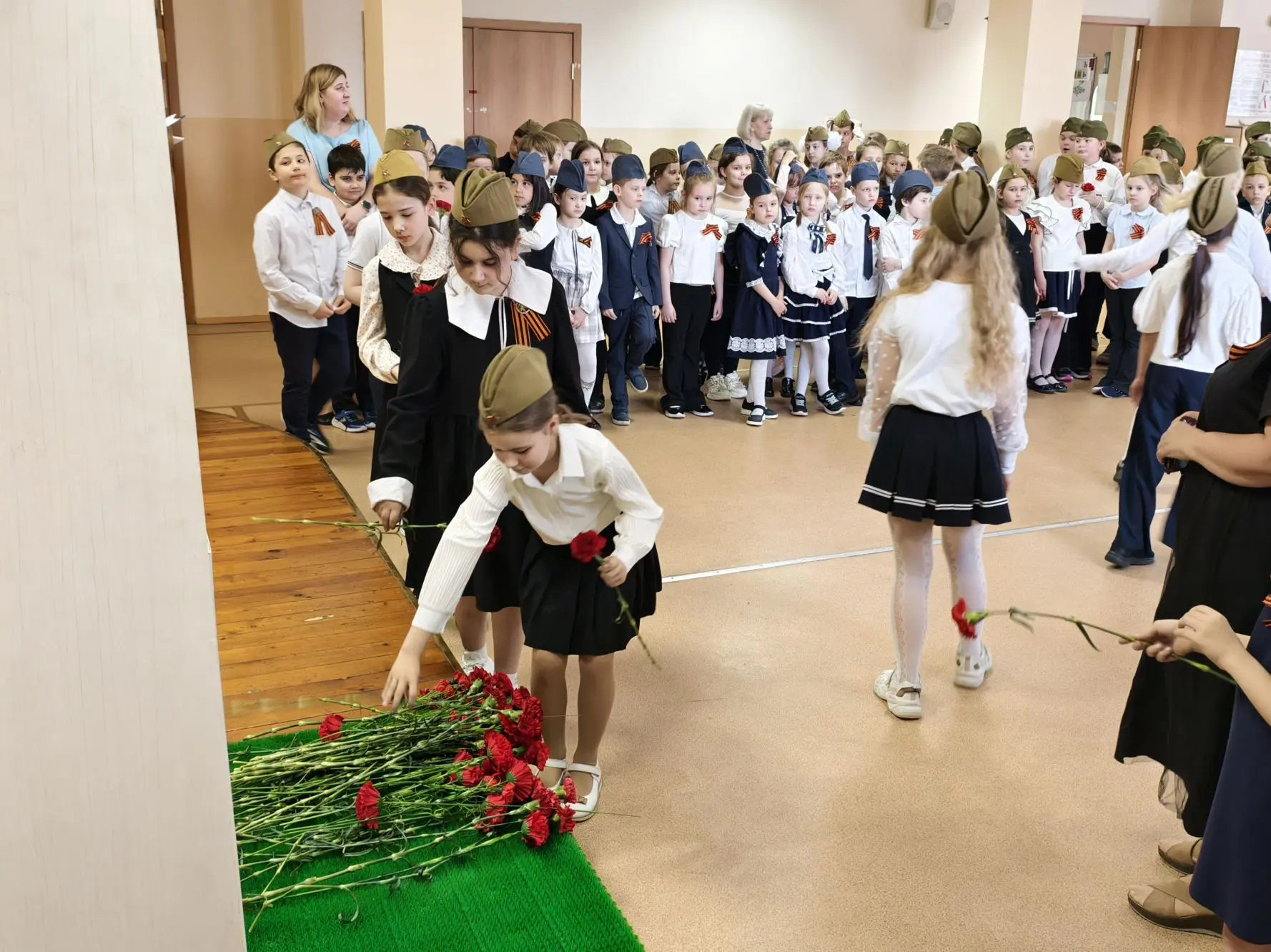 Красные гвоздики 💐💫  ⭐️ В преддверии Дня Победы в Великой Отечественной войне вчера в нашей школе пр