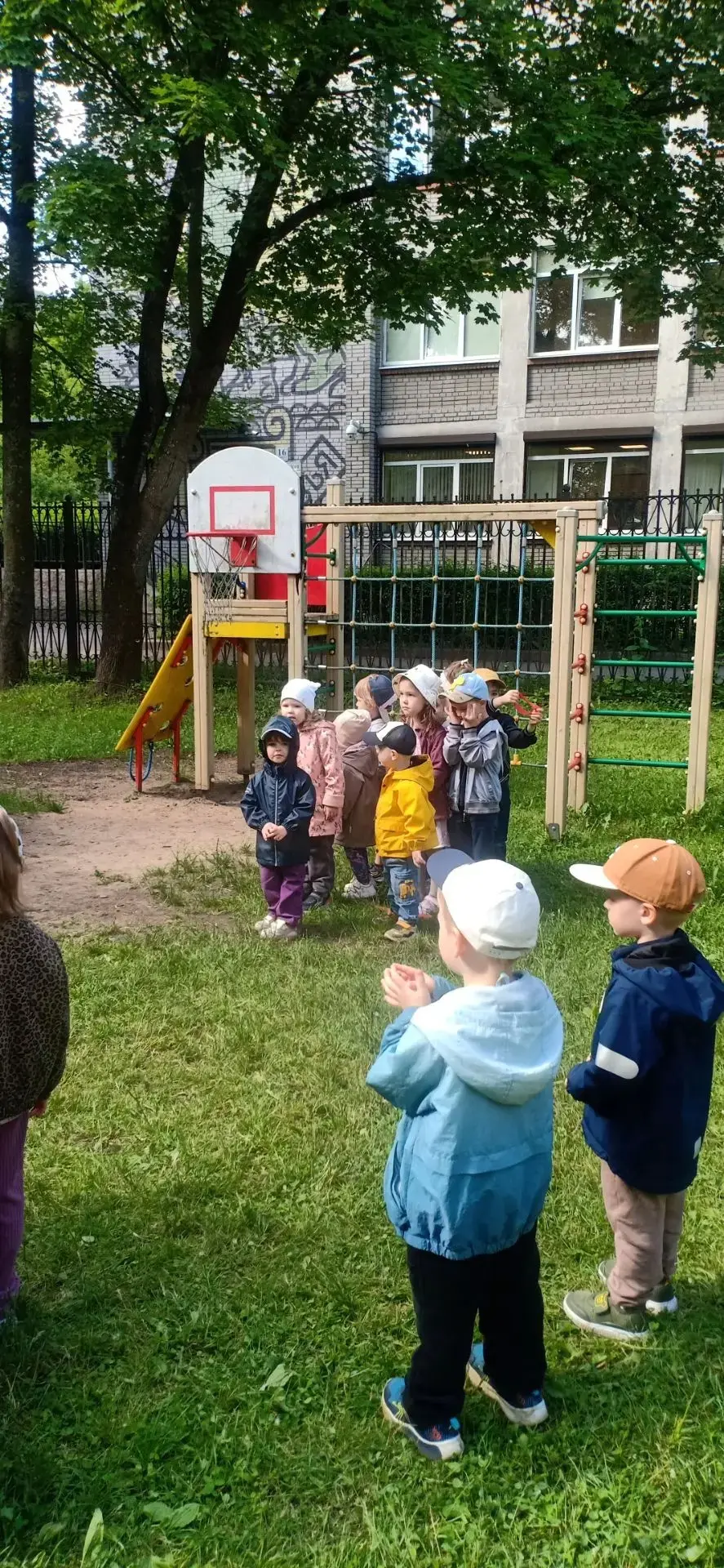 🎉 День здоровья в младших группах: приключение с Незнайкой! 🎉

К малышам заглянул Незнайка — и сра