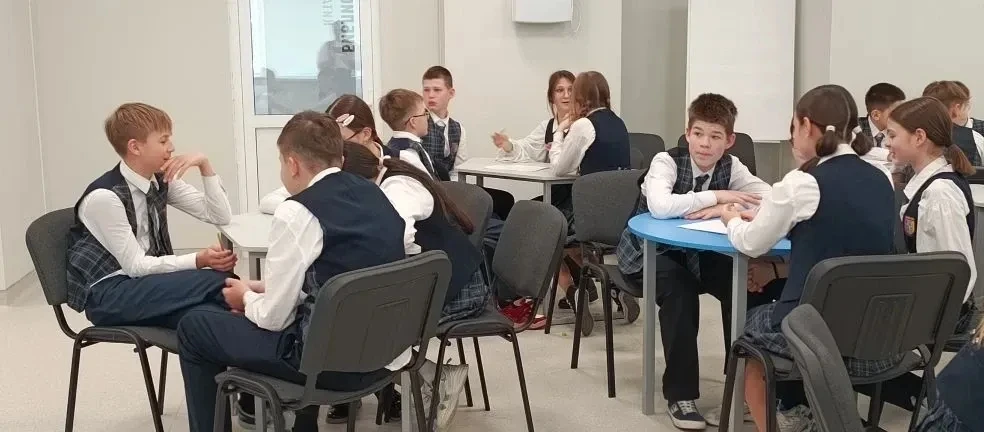 🌟 Космоквиз состоялся: юные исследователи покорили Вселенную! 🌟Недавно в нашей школе прошёл захватыв