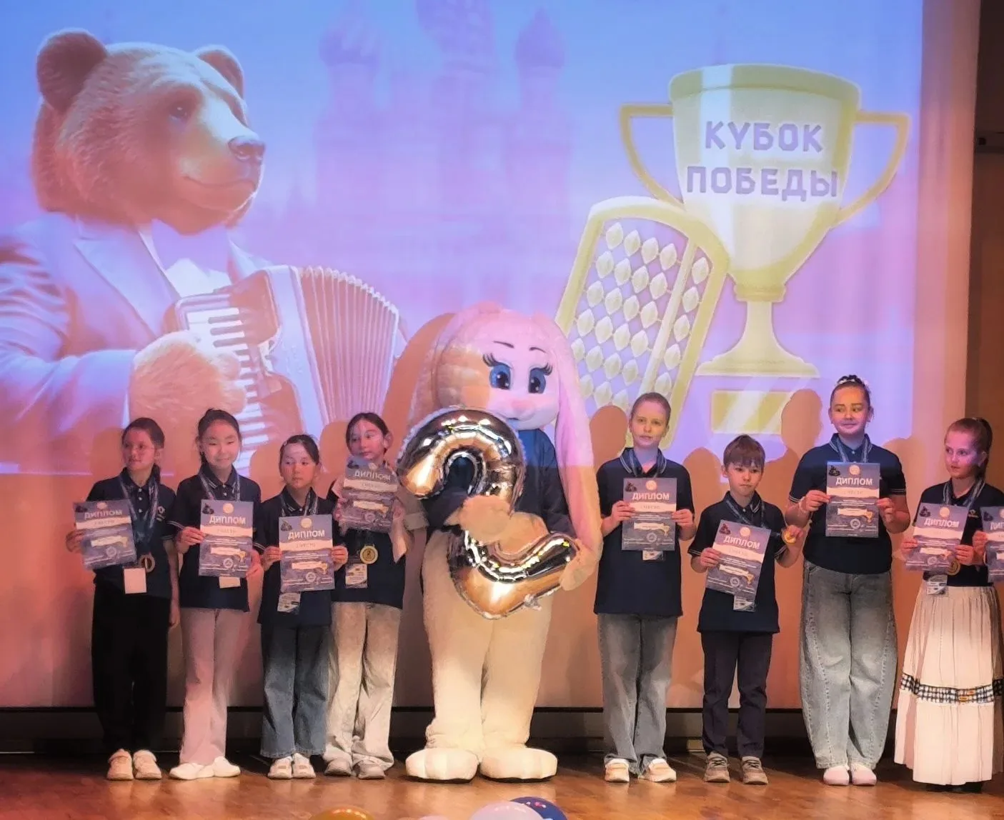 Поздравляем! 🎉  Ученица 3«А» класса Назарова Дарина достойно выступила на престижной Международной о