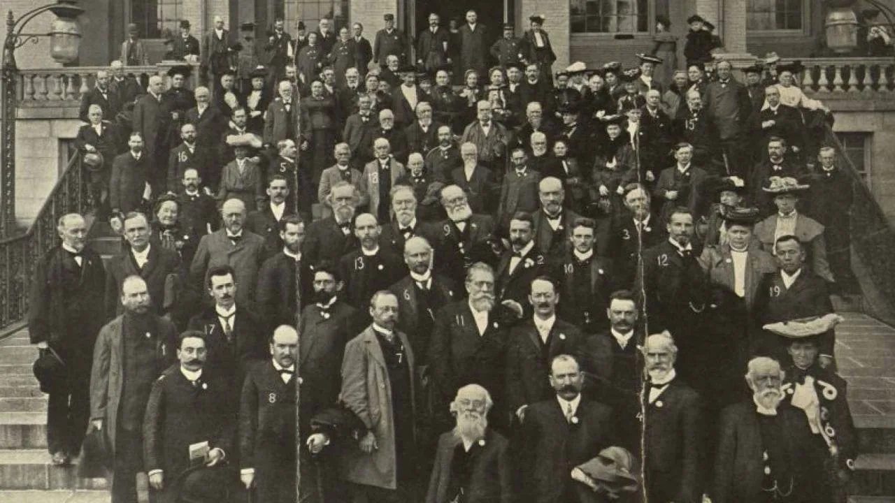 15 июня 1907 года по инициативе России собралась конференция в Гааге, которая приняла Гаагскую конве