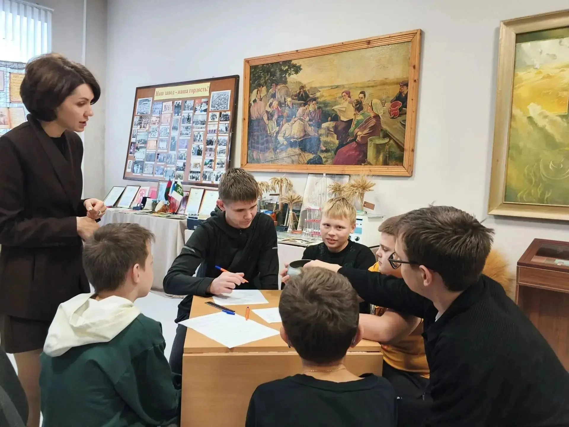 Музейная педагогика: кадеты освоили фондовую работу