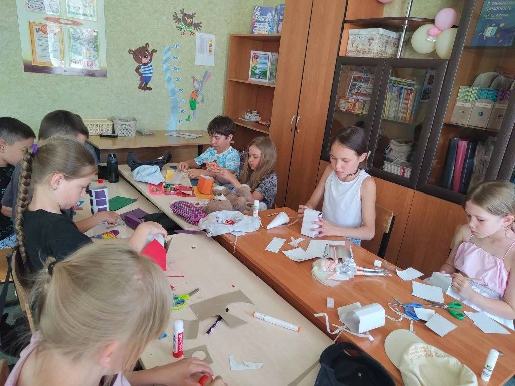 🏁✨ Финал смены «ЭкоМир»: сладкие призы и города будущего 🍬🏙️

Профильная экологическая смена подо