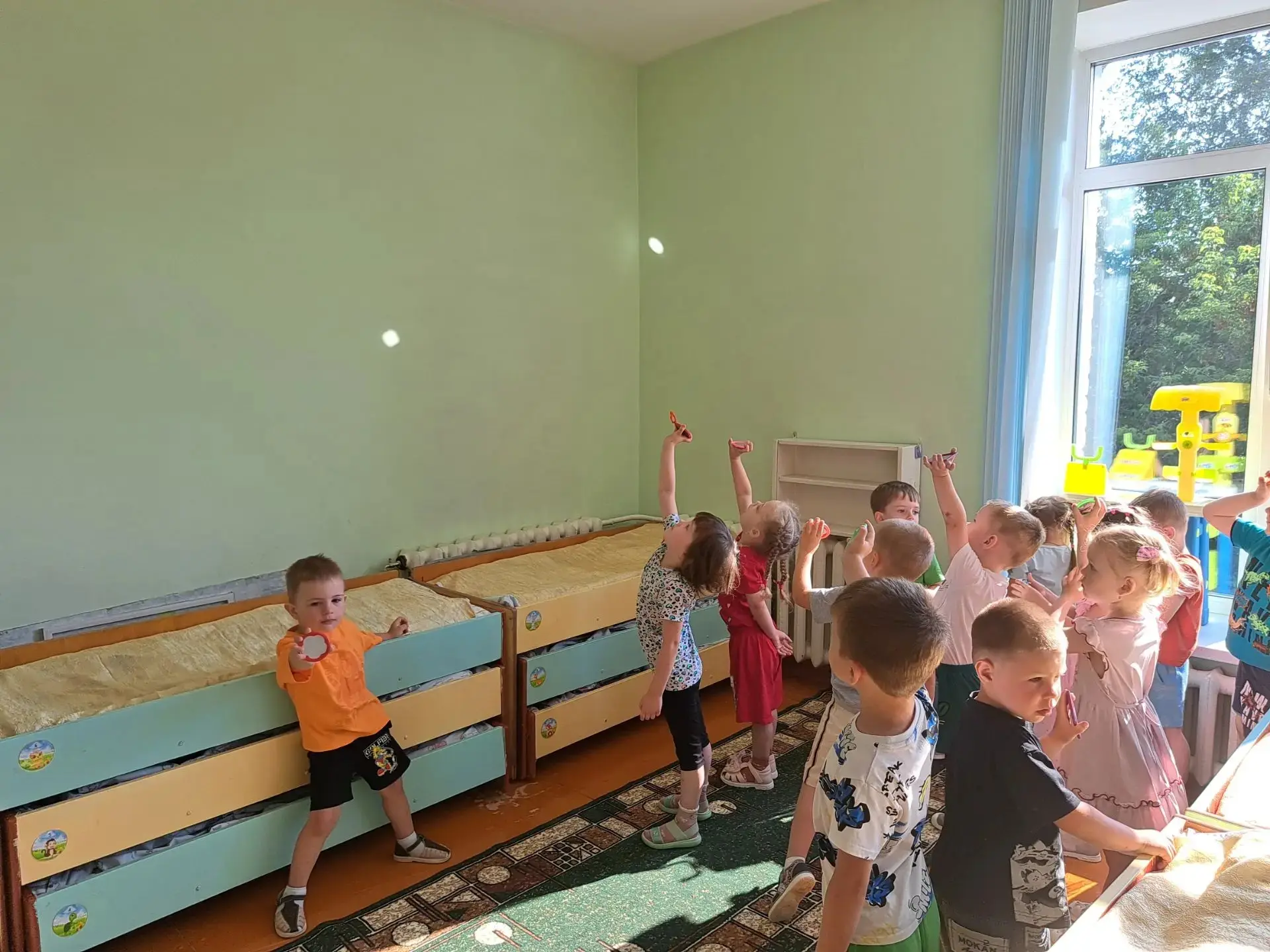 📅День "Опыты с солнечными лучами"🎨
⏰️Сегодня ребята из средней группы провели увлекательное заняти