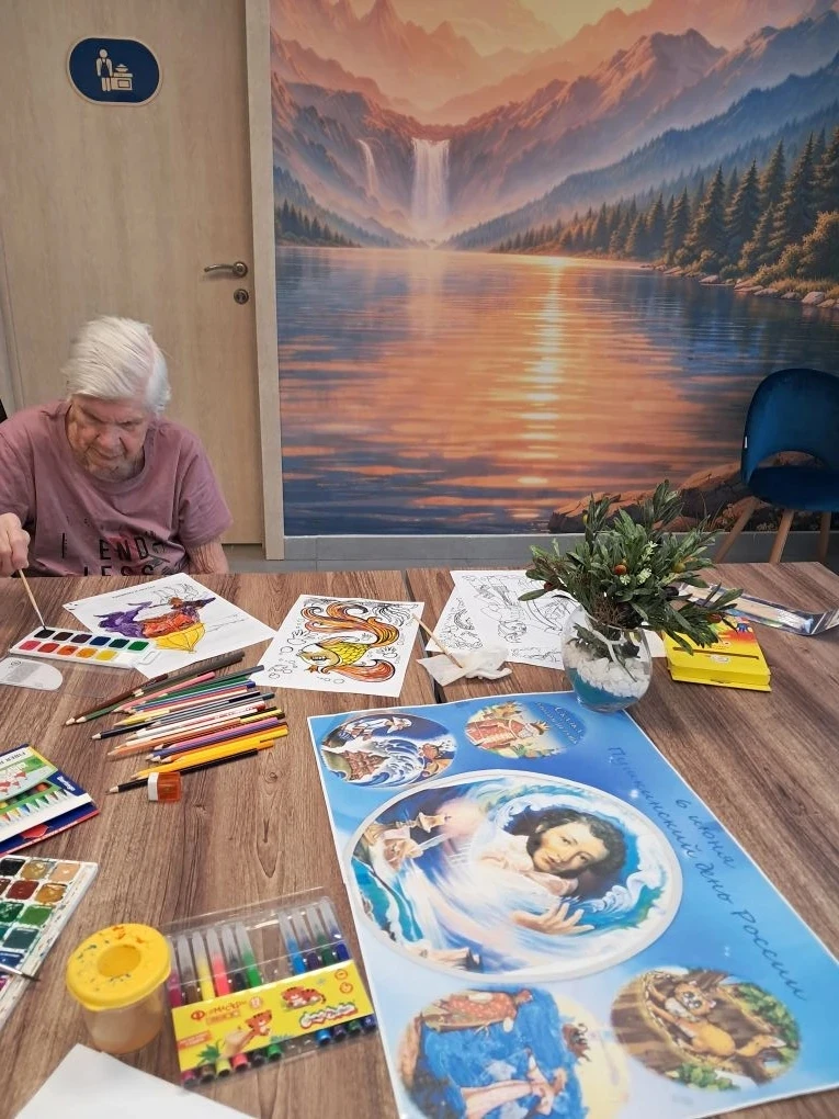 Пушкинский день России 🎨

Мы отметили Пушкинский день России, посвятив его великому русскому поэту 