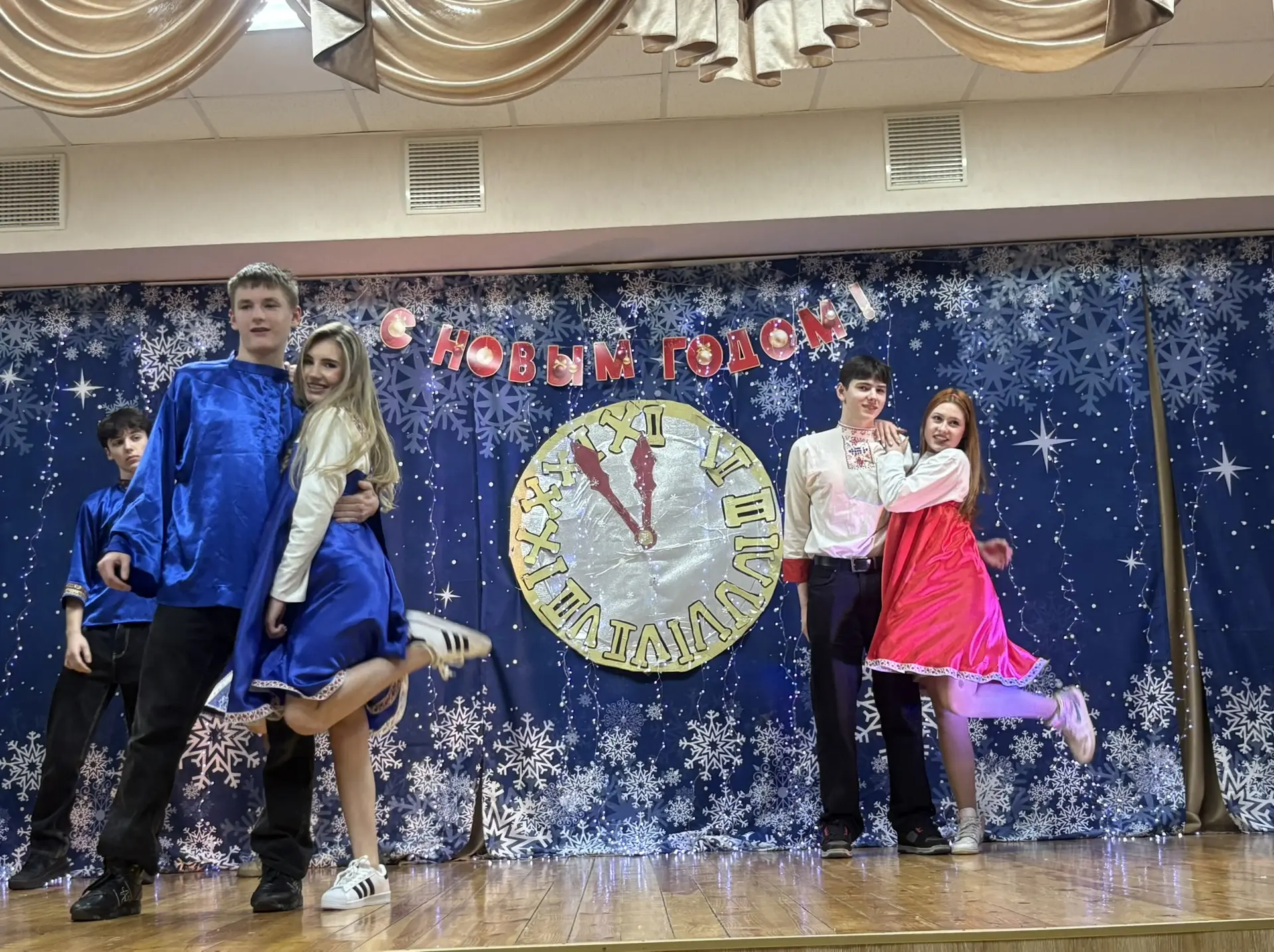 Дорогие друзья! 💕 С наступившим Новым 2026 годом!🎄 Всем нам - насыщенного, плодотворного, успешного 
