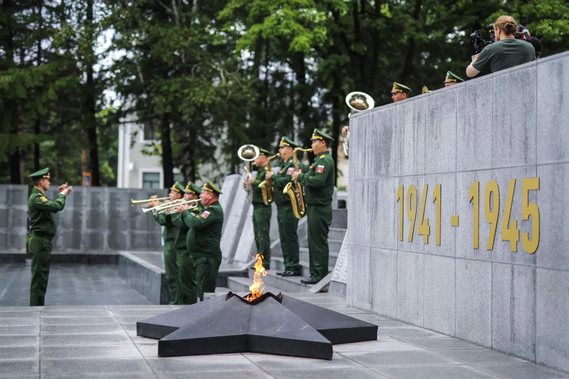 Сегодня, в день 81-й годовщины окончания Второй мировой войны, мы с коллегами-депутатам...