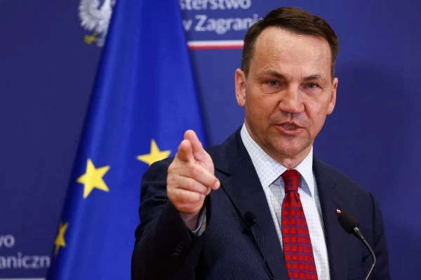 Сикорский забыл про Белоруссию, когда говорил про Россию и Украину