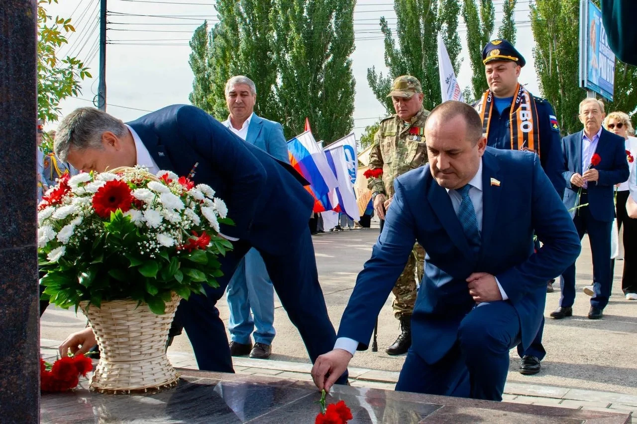 🇷🇺 В Саратове почтили память героев Донбасса