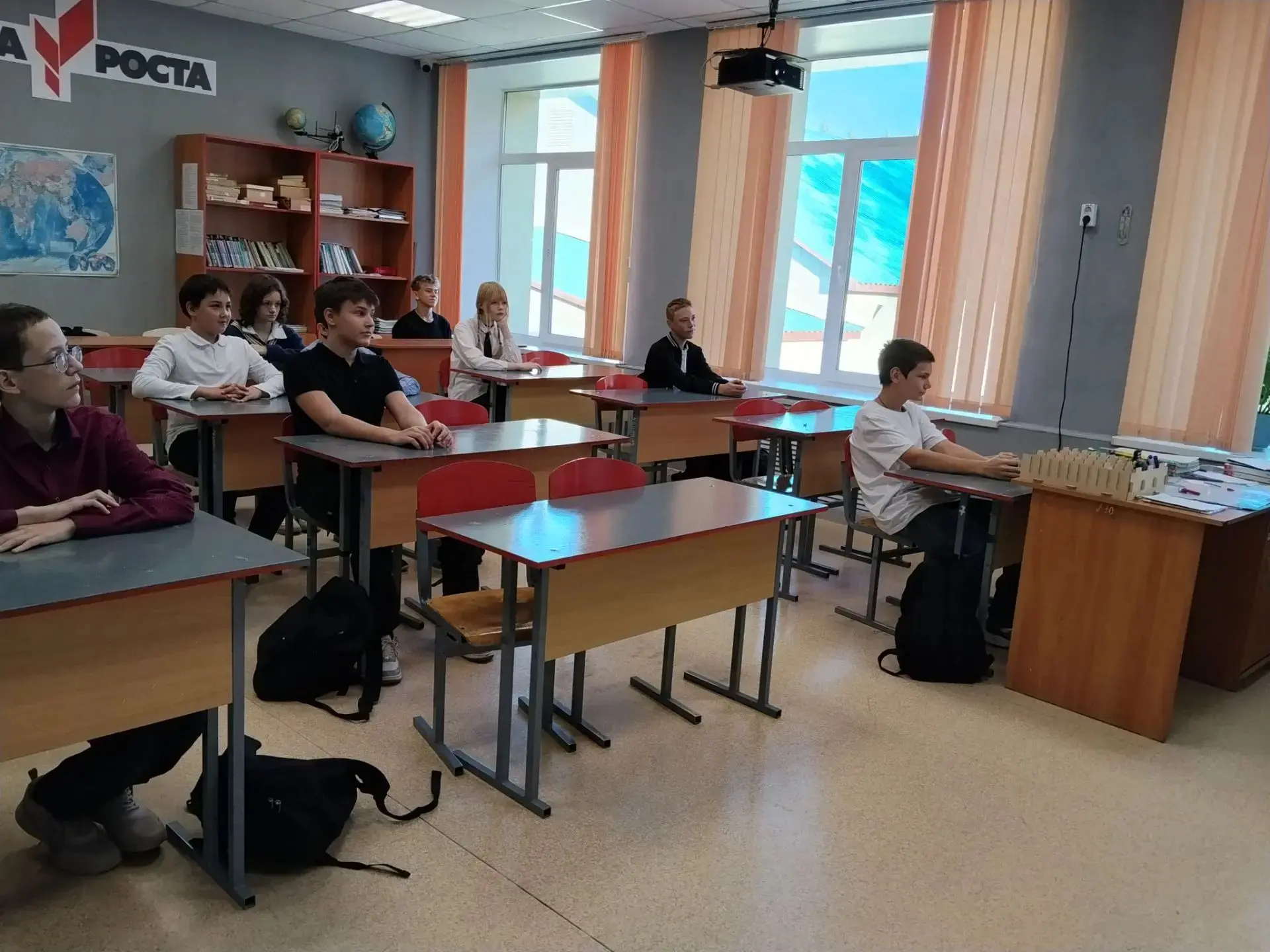 🎉 Традиционная школьная линейка 28 сентября прошла торжественно и по-особенному тепло!...