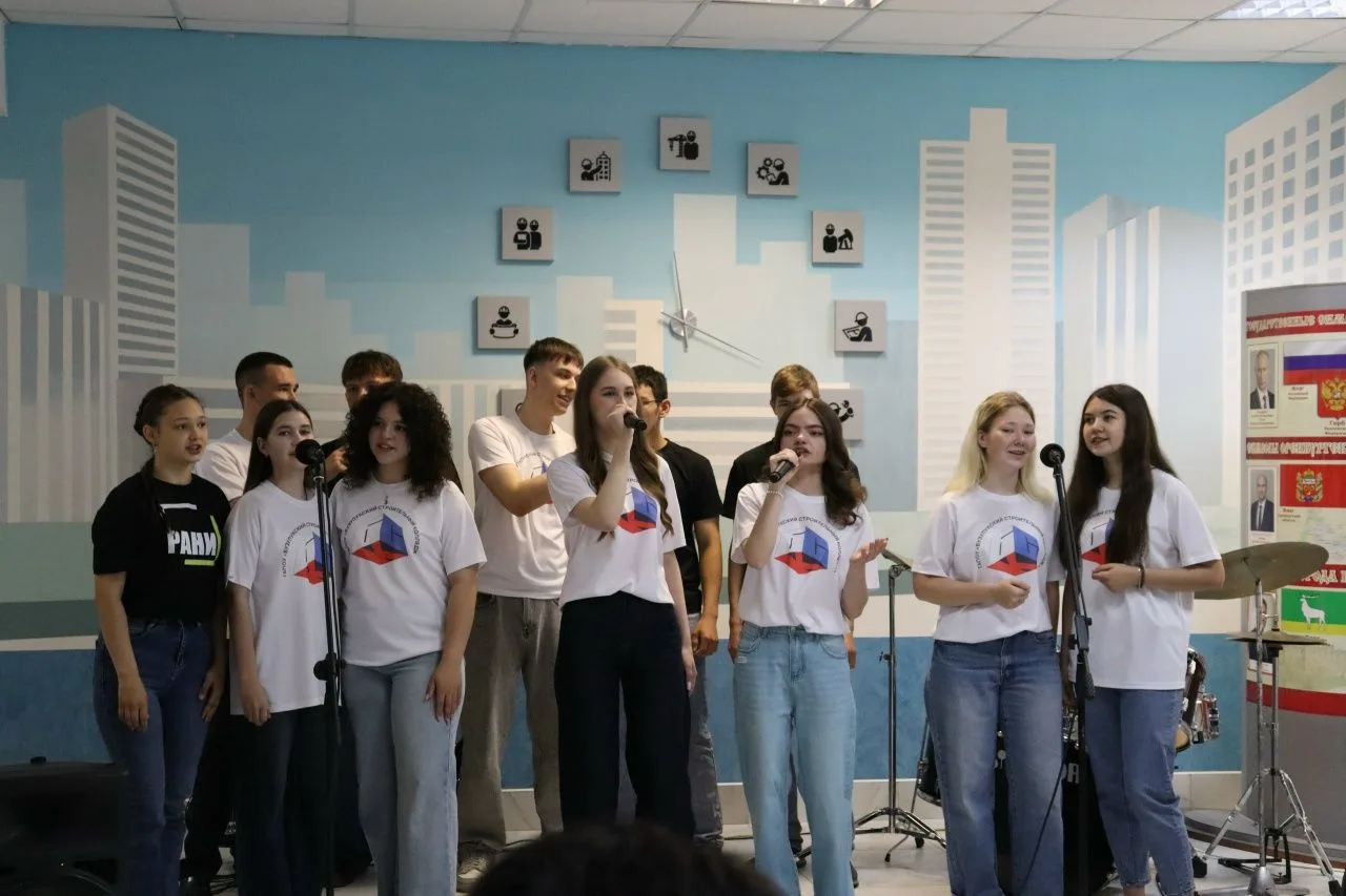 12 июня! Знаменательная дата для каждого из нас. Каждый год в этот день мы отмечаем главный праздник