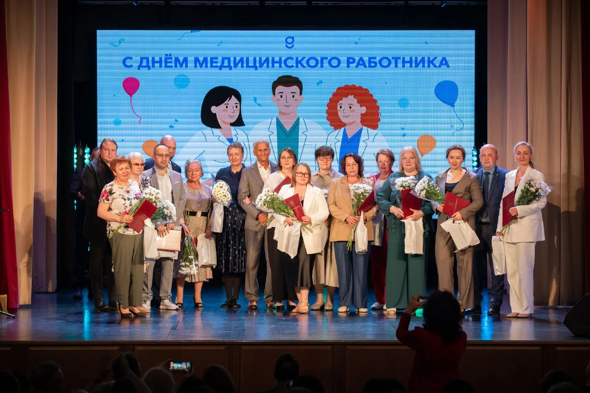 Награды к Дню медработника

📅 17 июня в Гатчинском доме культуры состоялось торжественное мероприят