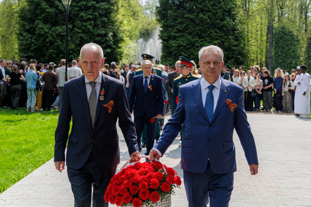 У мемориала «Сынам и дочерям своим Благодарная Тимирязевка» состоялся торжественный мит...