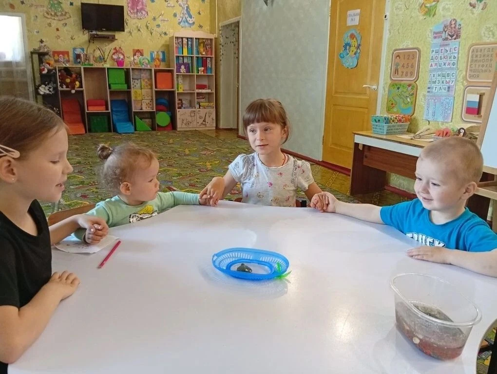 Наш воспитатель, провела для детей очень интересное занятие, посвященное удивительным с...