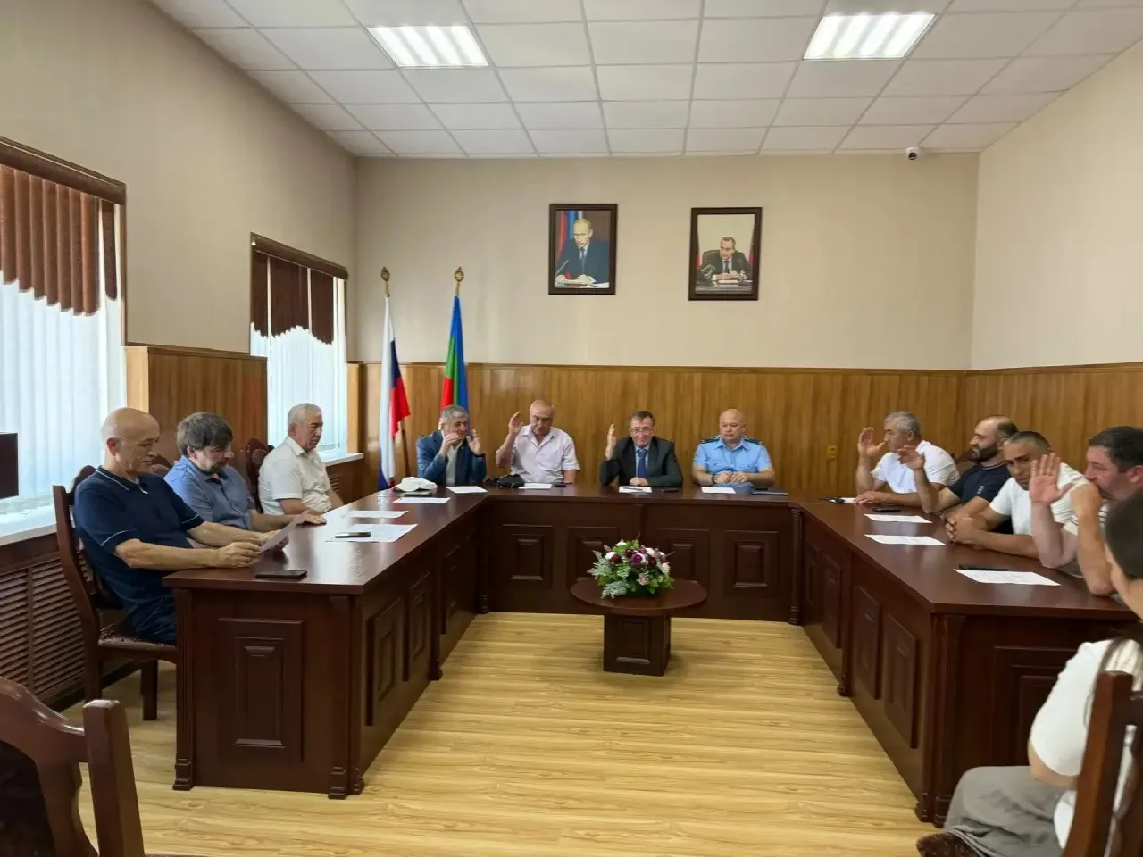 С учетом заключений прокурора Карачаевского района на заседании представительного орган...