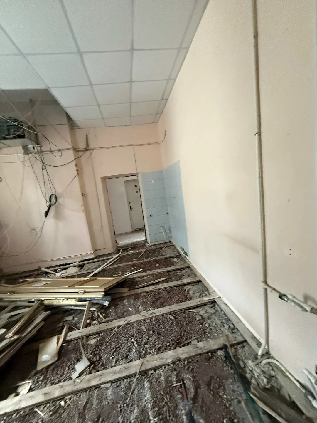 Требуется монтажник потолка реечного, желательно со своим инструментом .(2 человека). Оплата наличны