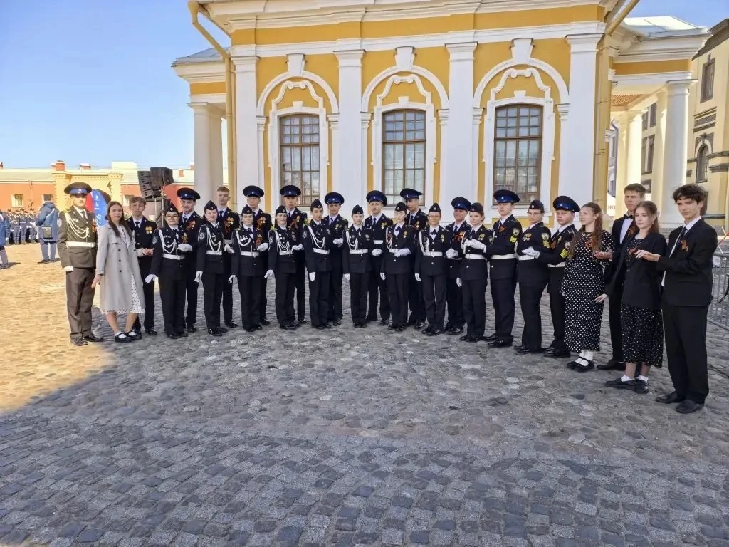 Уже второй год подряд учащиеся школы принимают участие в Бале Победы. 8 мая 2026 года к...
