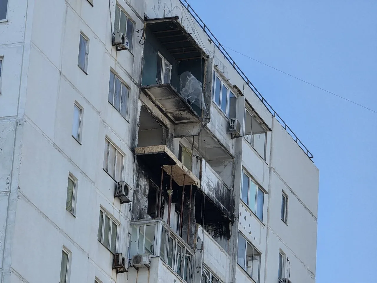 Сегодня утром в Советском районе Ростова в результате вражеской атаки БПЛА повреждены д...