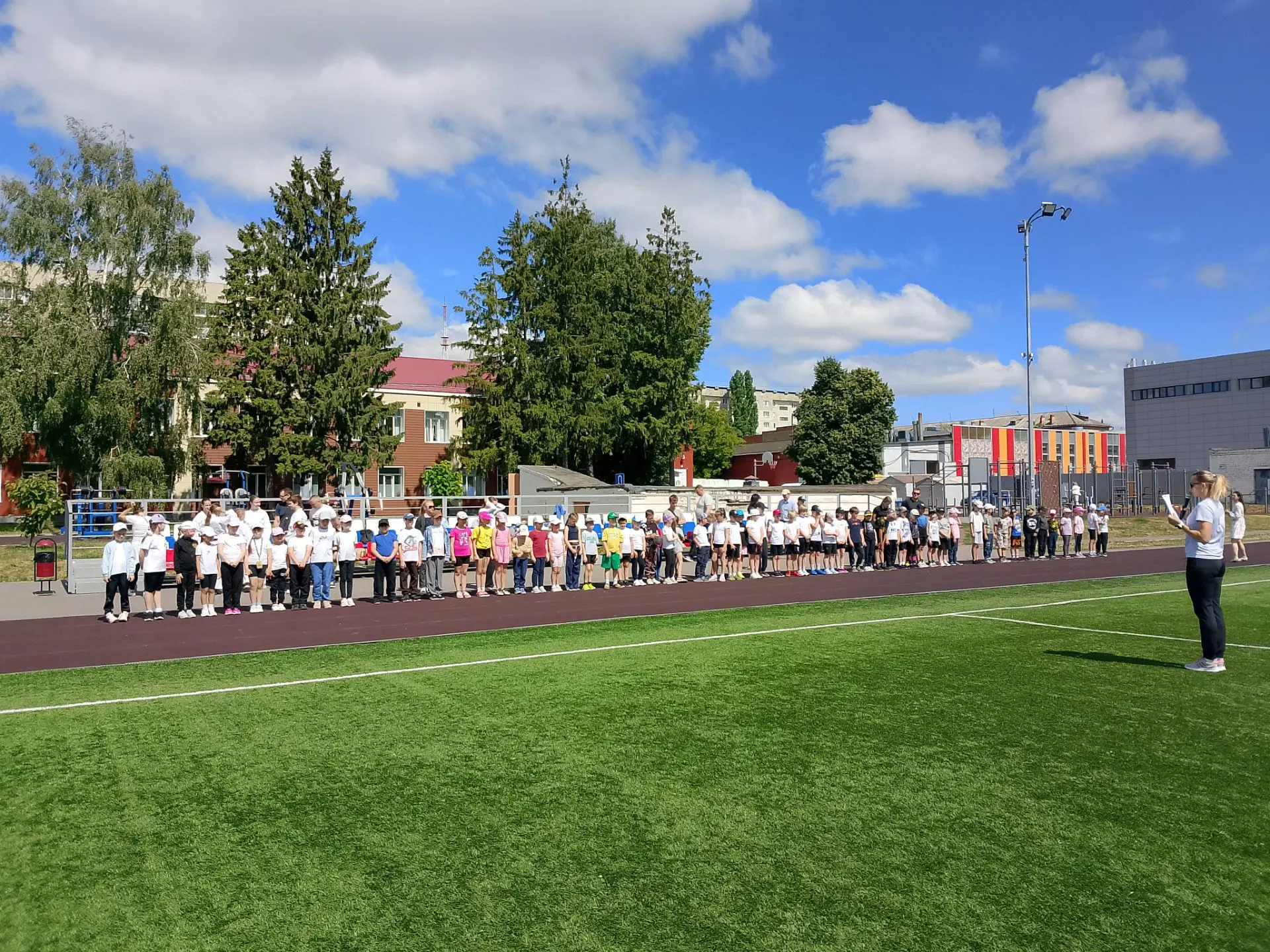 💪22 июня 2026 года юные патриоты из команд лагерей дневного пребывания приняли участие в спортивном