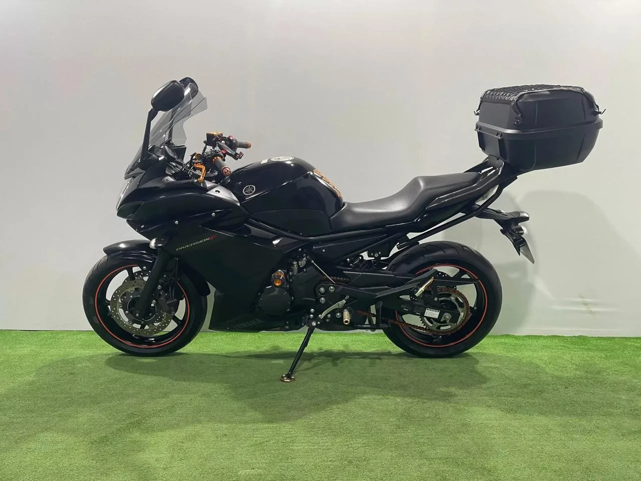 YAMAHA XJ6 DIVERSION в наличии во Владивостоке  Характеристики:  - 2011 год - объем 600 см3 - Аукцио