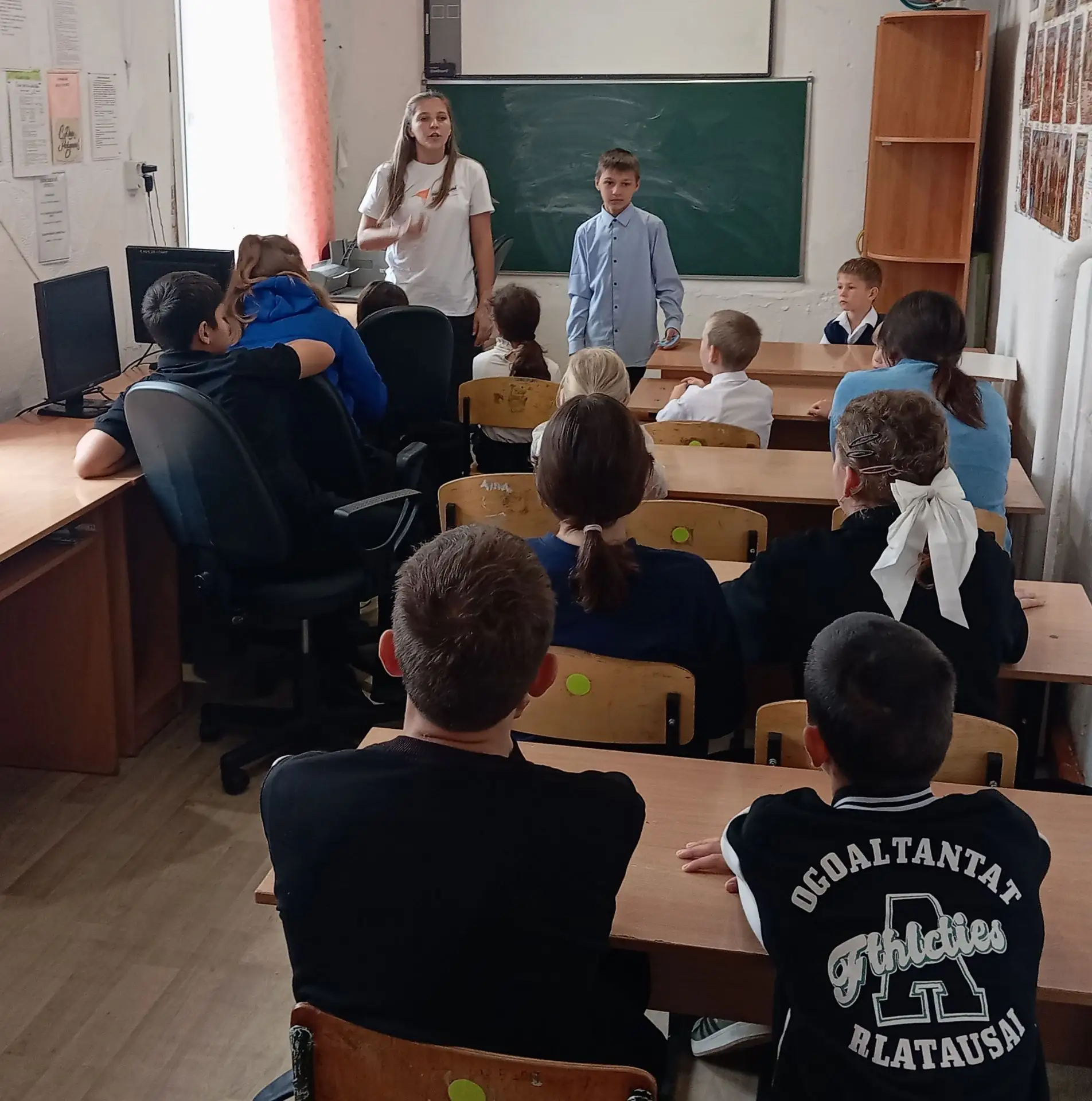 Сегодня в нашей школе был очень громкий и весёлый День музыки!