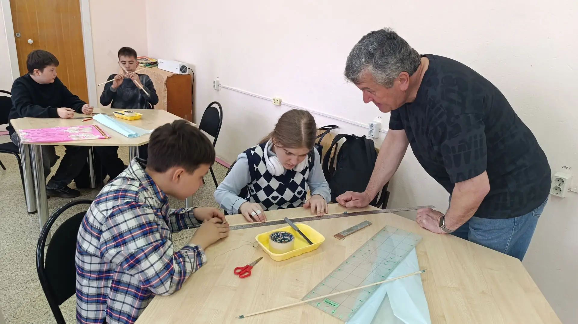 🙋Друзья, давайте посмотрим, чем ребята заняты в т/о🪁 «Воздушный змей» и «Геометрия и образ»! 
#Нав