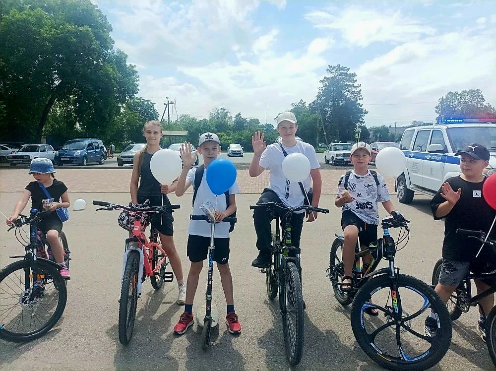 Сегодня ребята из 6-го и 8-го отрядов пришкольного летнего лагеря "Василёк" школы №13 г. Новопавловс