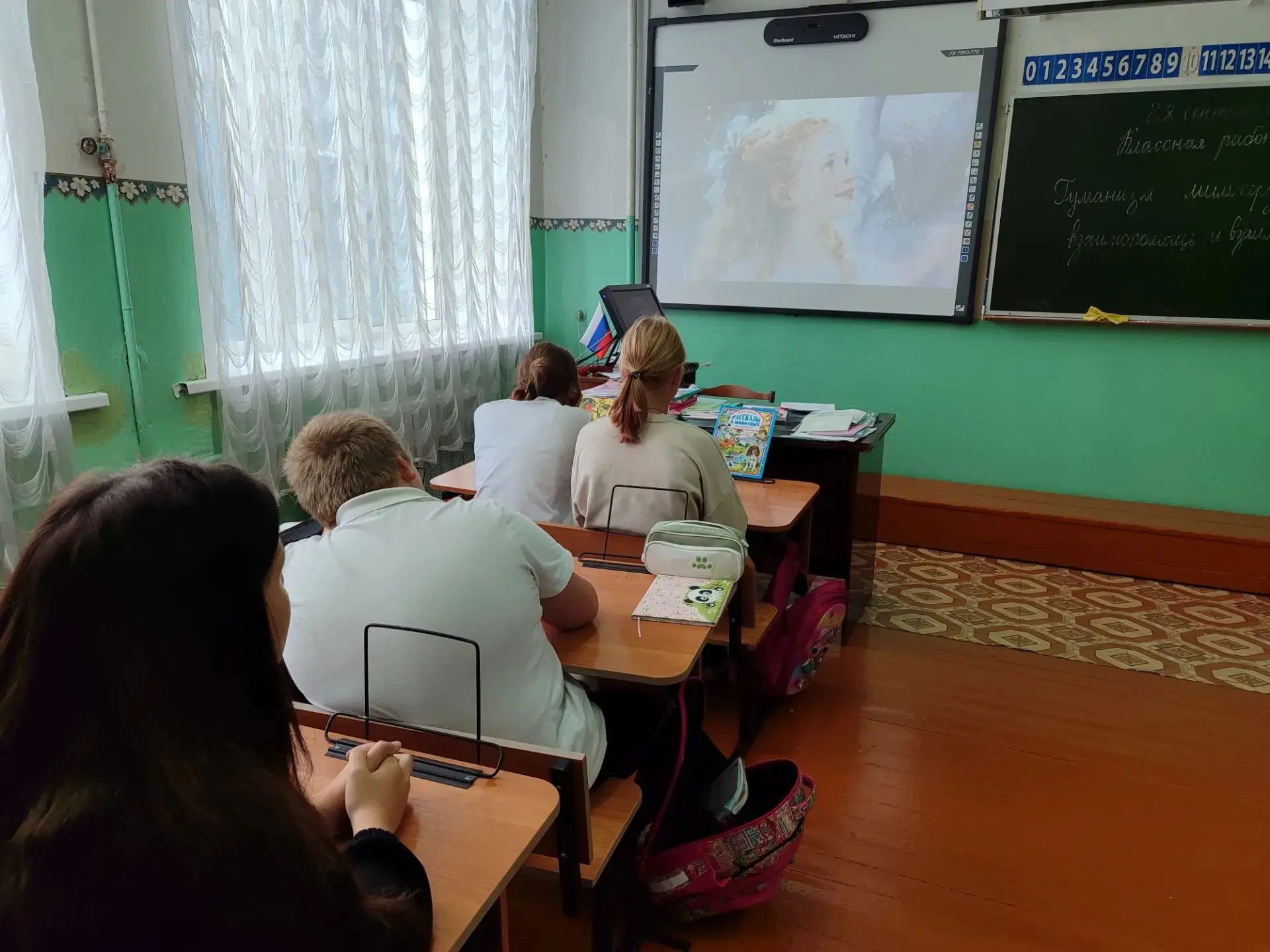 В понедельник, 28 сентября, в нашей школе прошел очередной цикл занятий «Разговоры о ва...