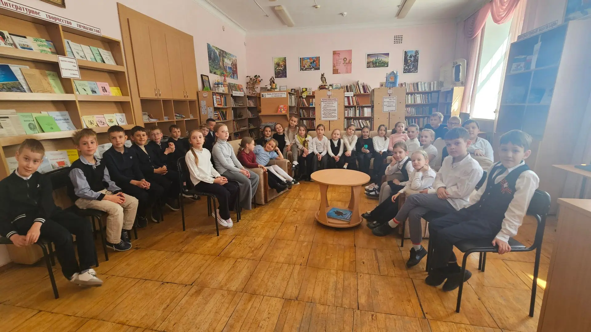"БИБЛИОТЕКА"📚  В библиотеке Первой гимназии  прошел увлекательный урок, посвященный истории русской 