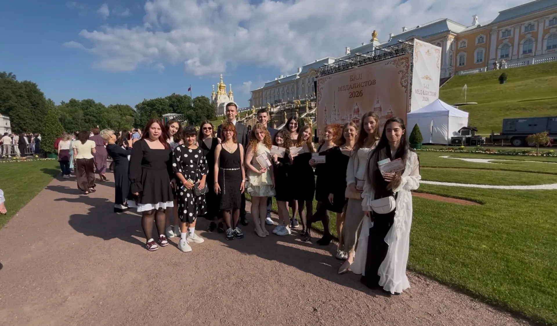 🎓 30 июня наши выпускники посетили Бал медалистов в Петергофе. ✨

🎉 Праздничный вечер начался с то