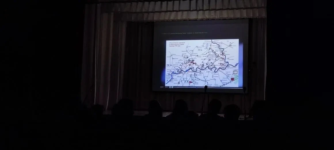 30 апреля в Введенском Доме культуры "Огонёк"  для учеников 8И класса прошёл урок мужества «Звенигор