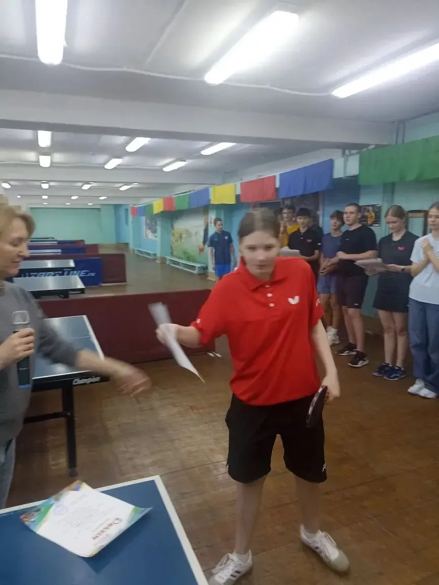 Сборные команды школы по настольному теннису блестяще показали себя на городских соревнованиях и пок