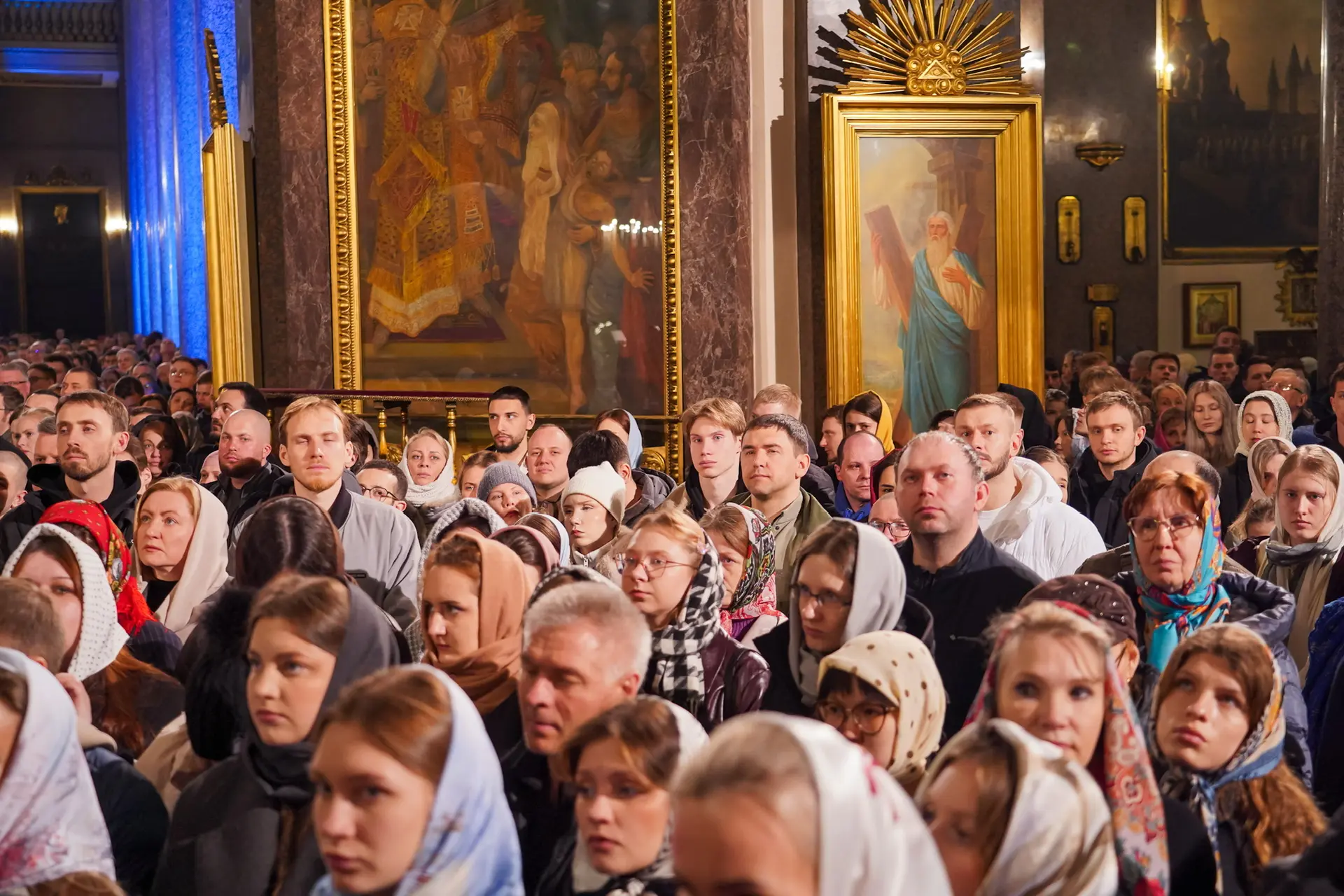 Дорогие ленинградцы-петербуржцы!  Сердечно поздравляю вас со Светлым Христовым Воскресением!  Пасха 