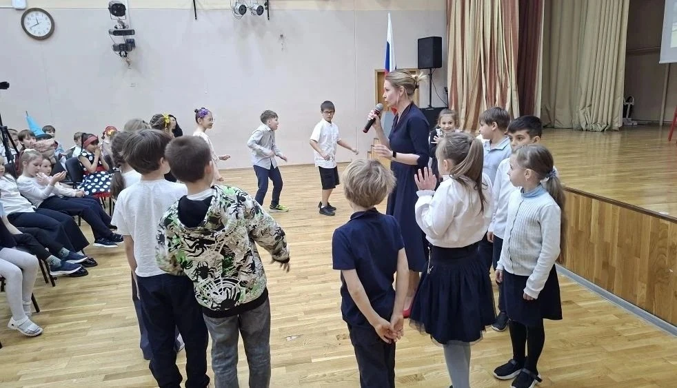 🎭 Сегодня в школе завершился II общешкольный театральный  фестиваль "Премьера".   Ребята из 3-Г, 5-В