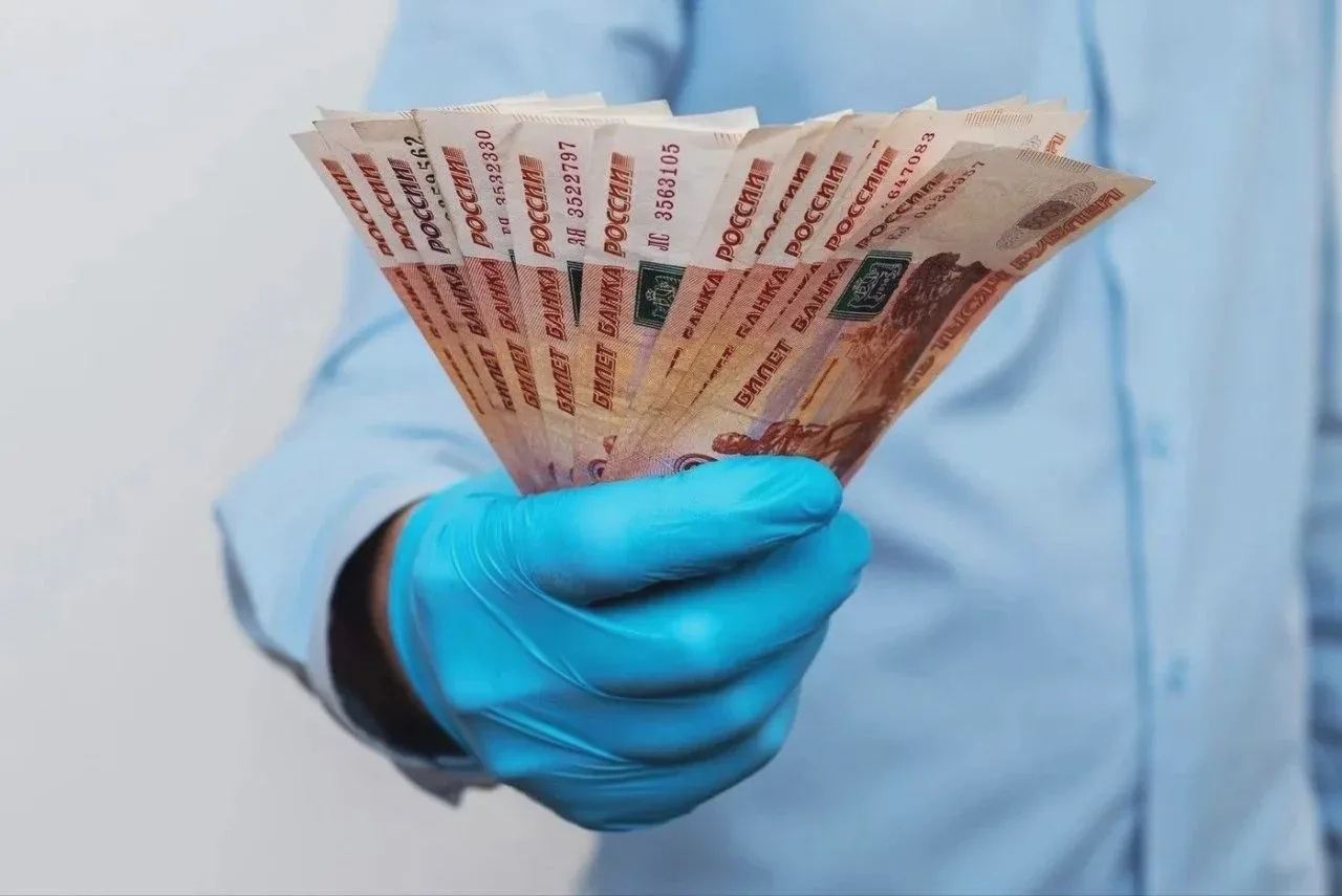💉 Молодым медработникам ЛНР добавят надбавки